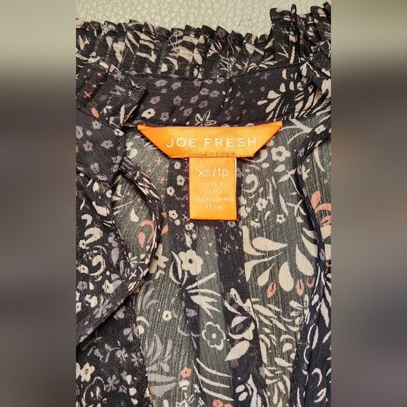 JOE FRESH printed blouse in size XS - Picture 7 of 8
